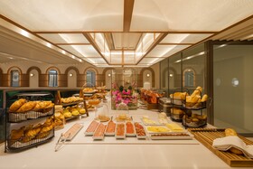 Luster Hotel