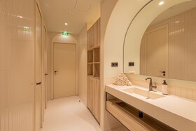 Luster Hotel