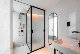 Luster Hotel