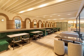Luster Hotel
