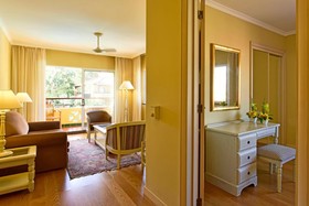 Pestana Village Garden Hotel