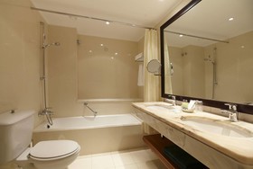 Suite Hotel Eden Mar