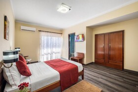 Hotel Colmeia
