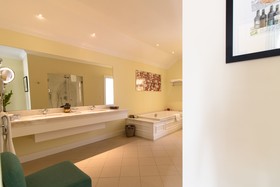 Vintage House Hotel