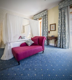 Vintage House Hotel