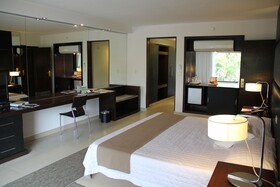 Yacht & Golf Club Paraguayo A Tribute Portfolio Resort