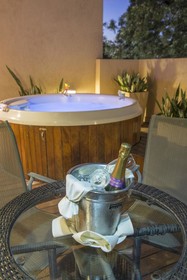 Villa Morra Suites