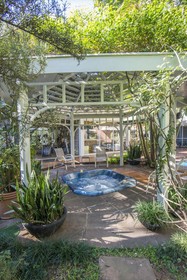 Villa Morra Suites