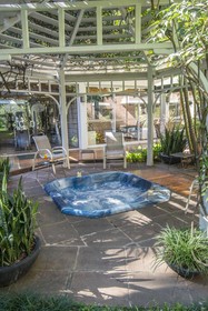 Villa Morra Suites