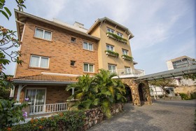 Villa Morra Suites