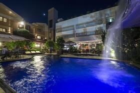 Las Ventanas Suites Hotel