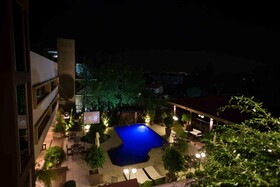 Las Ventanas Suites Hotel