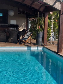 Suite Indigo Jacuzzi Prive Piscine Vue Mer acces cuisine laverie