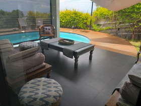 Suite Indigo Jacuzzi Prive Piscine Vue Mer acces cuisine laverie