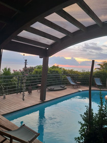 Suite Indigo Jacuzzi Prive Piscine Vue Mer acces cuisine laverie