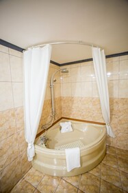 Bucharest Comfort Suites Hotel