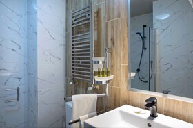 Zeus Essence Bucharest Central