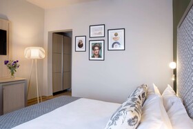 Zeus Essence Bucharest Central