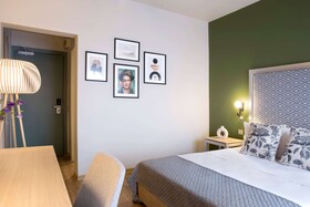 Zeus Essence Bucharest Central