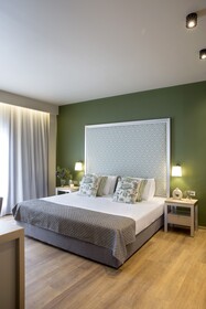 Zeus Essence Bucharest Central