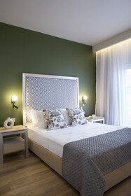 Zeus Essence Bucharest Central