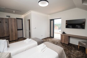 Alive Hotel