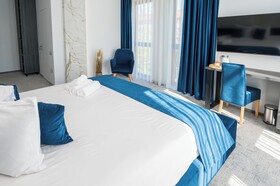 Alive Hotel