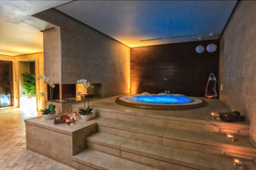 Hotel Roman by Dumbrava