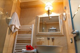 Hotel Roman by Dumbrava