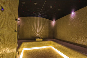 Hotel Roman by Dumbrava