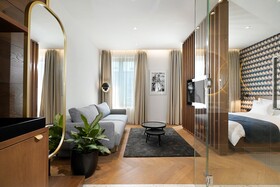 Dominic Smart Luxury Suites - Edition