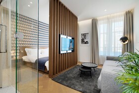 Dominic Smart Luxury Suites - Edition