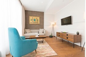 Envoy Hotel