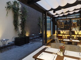 Envoy Hotel
