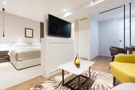 Envoy Hotel