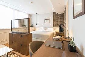Envoy Hotel