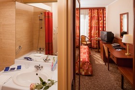 Cosmos Moscow VDNH Hotel