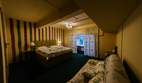 Croissant Bakery and Hotel