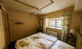 Croissant Bakery and Hotel