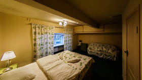 Croissant Bakery and Hotel