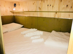 Croissant Bakery and Hotel