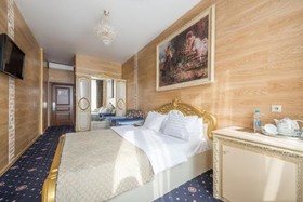 Gallery Grand Hotel