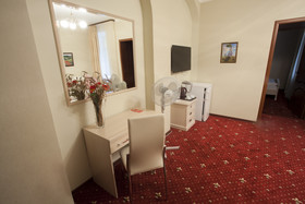 LeonArt Hotel