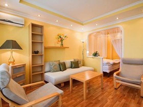 LikeHome Apartments Polyanka