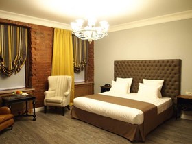 Metropolis Hotel