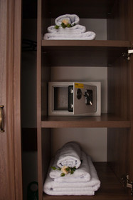 Mini Hotel Near Theater