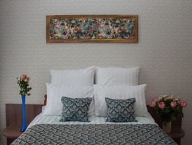 Mini Hotel Near Theater