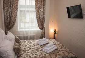 Mini Hotel Near Theater