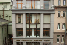 Mini Hotel Near Theater