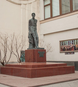 Mini Hotel Near Theater